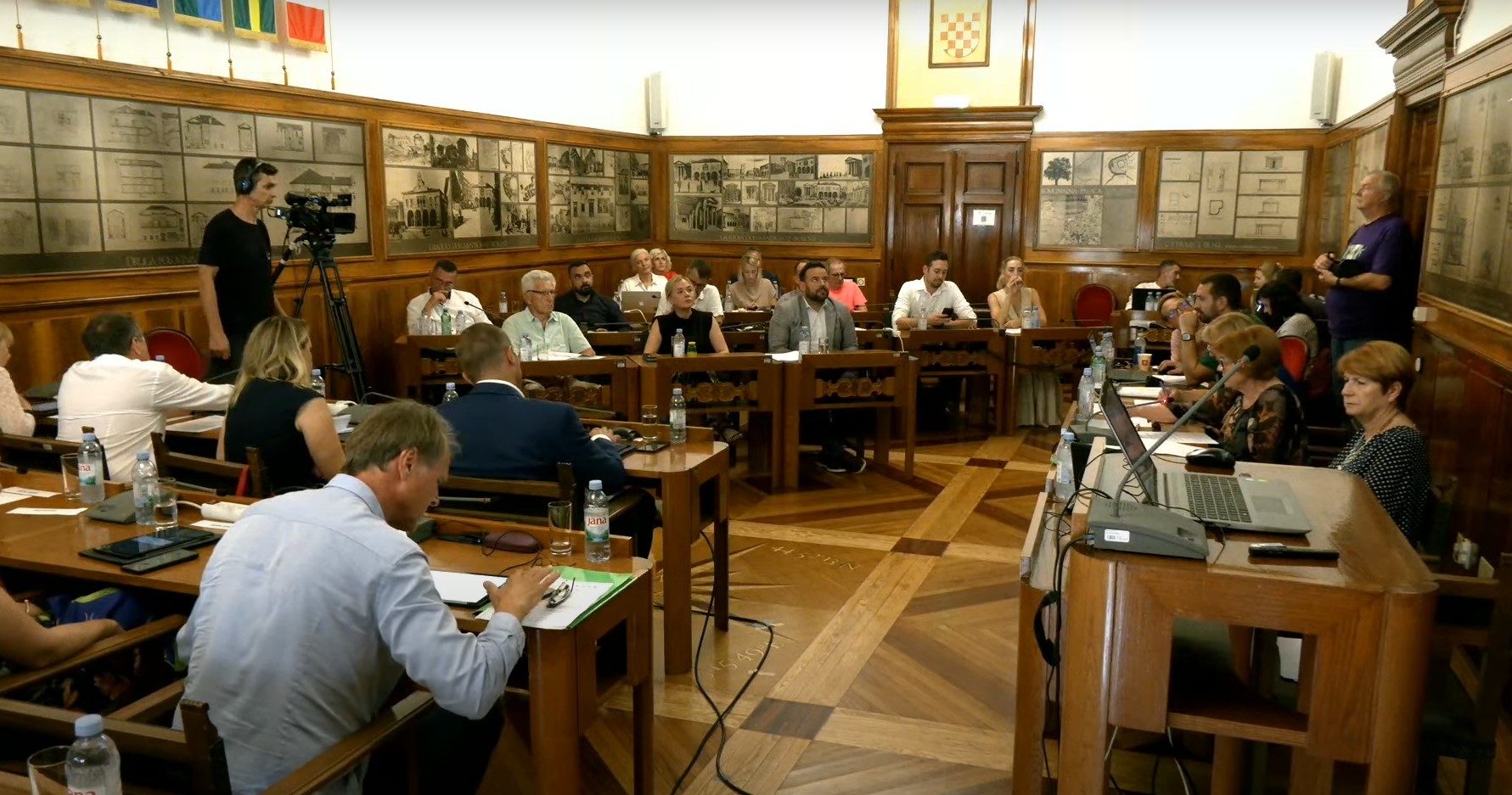 OPREČNA MIŠLJENJA Odvila se tematska sjednica pulskog Gradskog vijeća na temu uređenja Rive